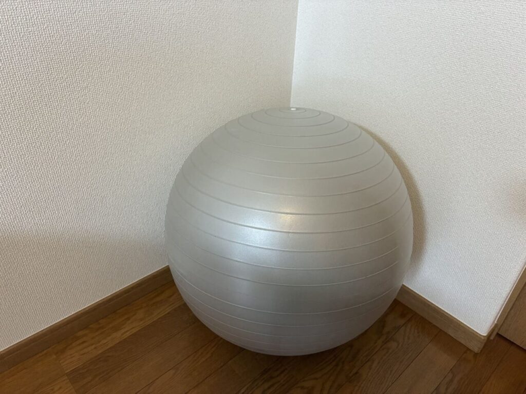 赤ちゃんの寝かしつけを助けてくれるバランスボール